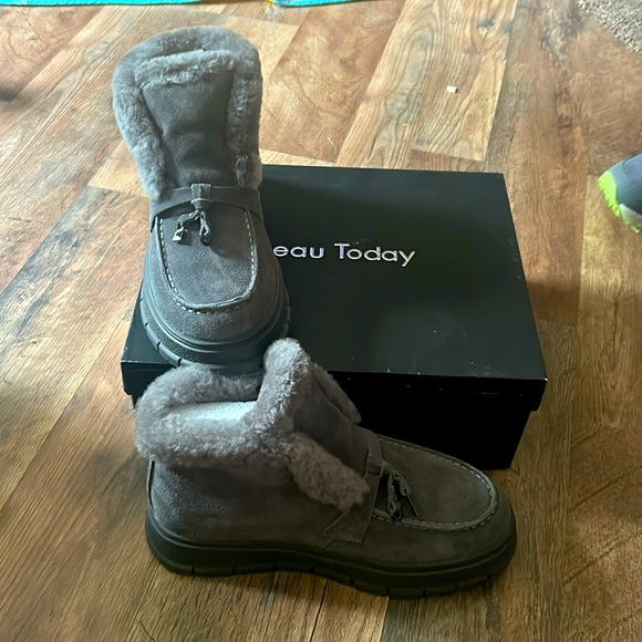 Beau Today Booties with fur. Brand new - Picture 1 of 1